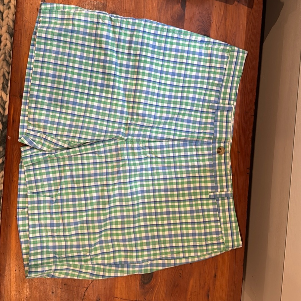 Brand new no tag Vineyard Vines lightweight shorts. Blue, green and white check
